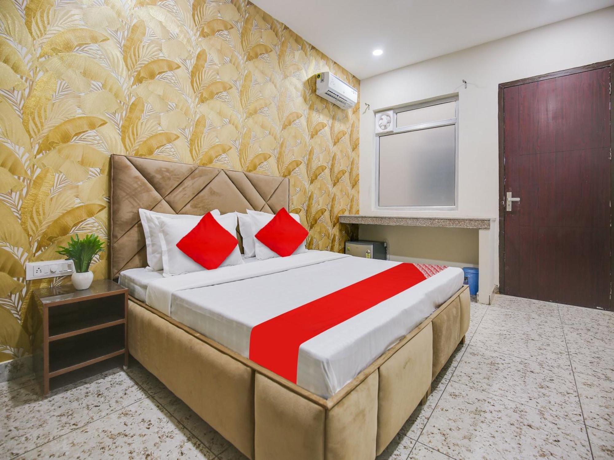 Hotel O Silver Sky Ludhiana Exteriör bild