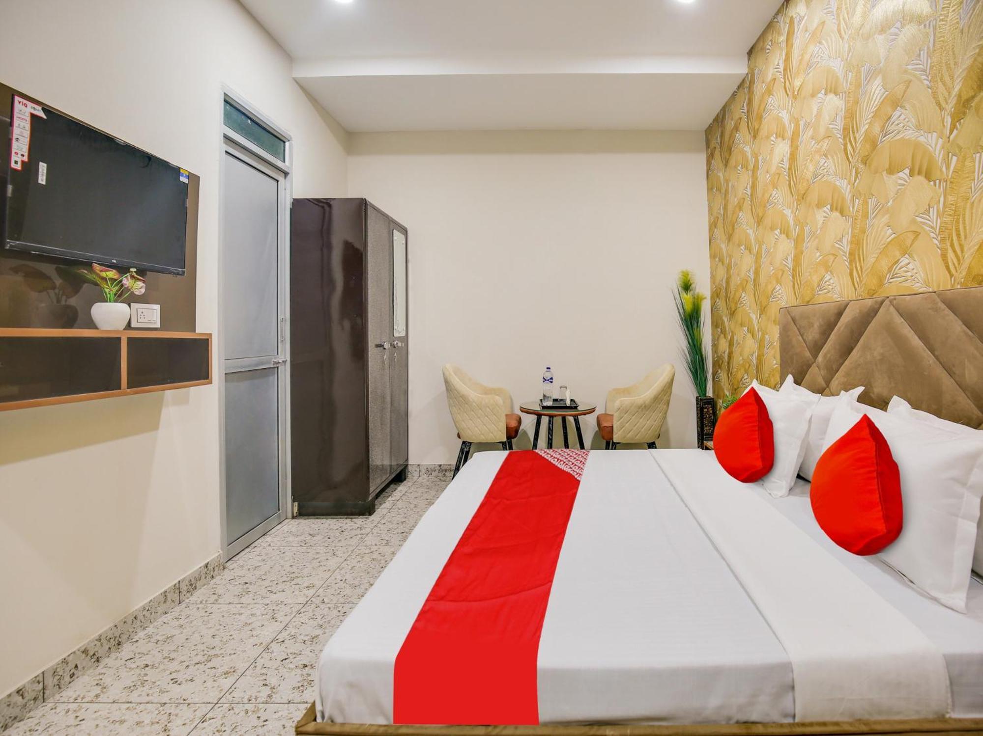 Hotel O Silver Sky Ludhiana Exteriör bild