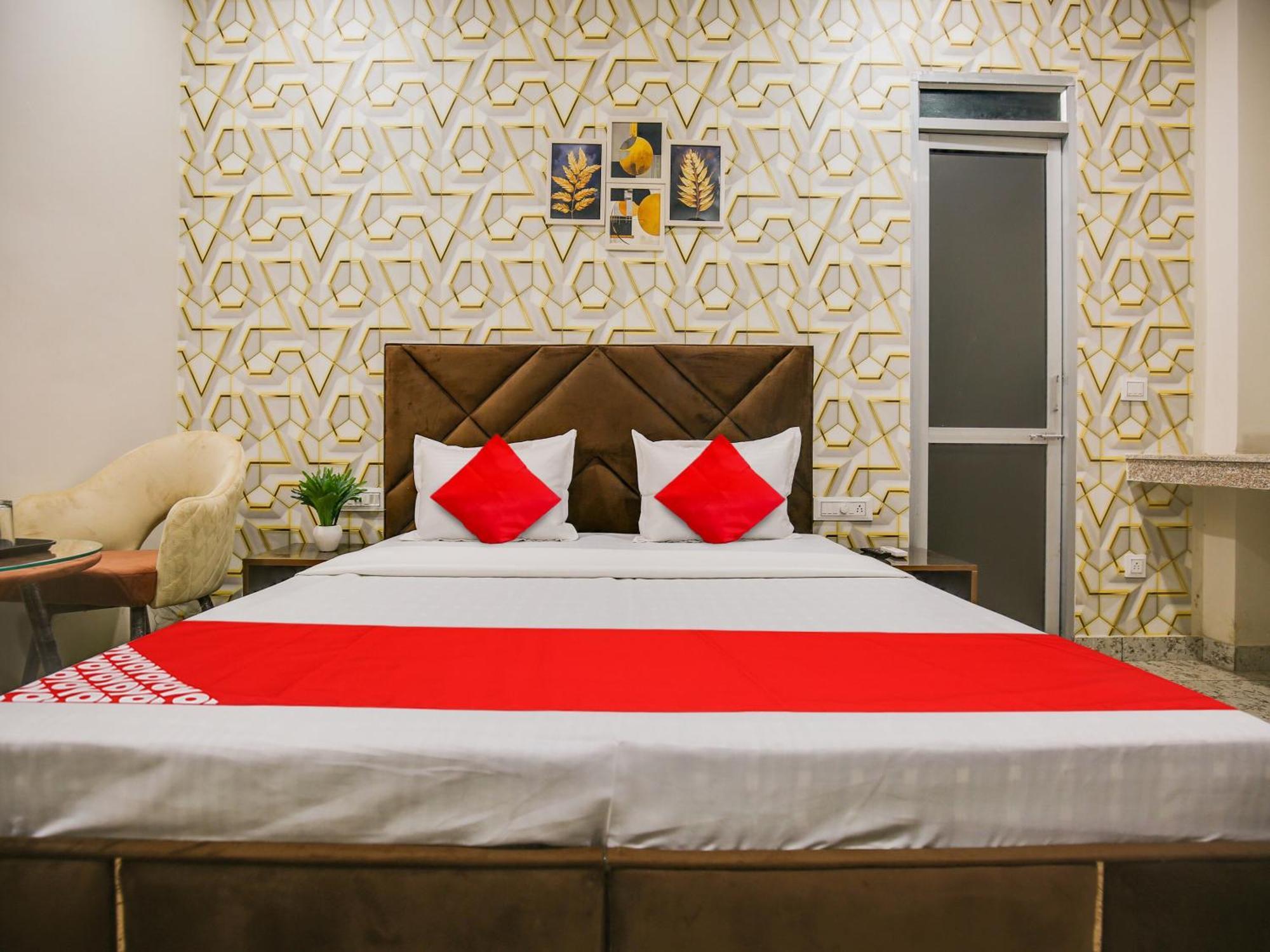Hotel O Silver Sky Ludhiana Exteriör bild
