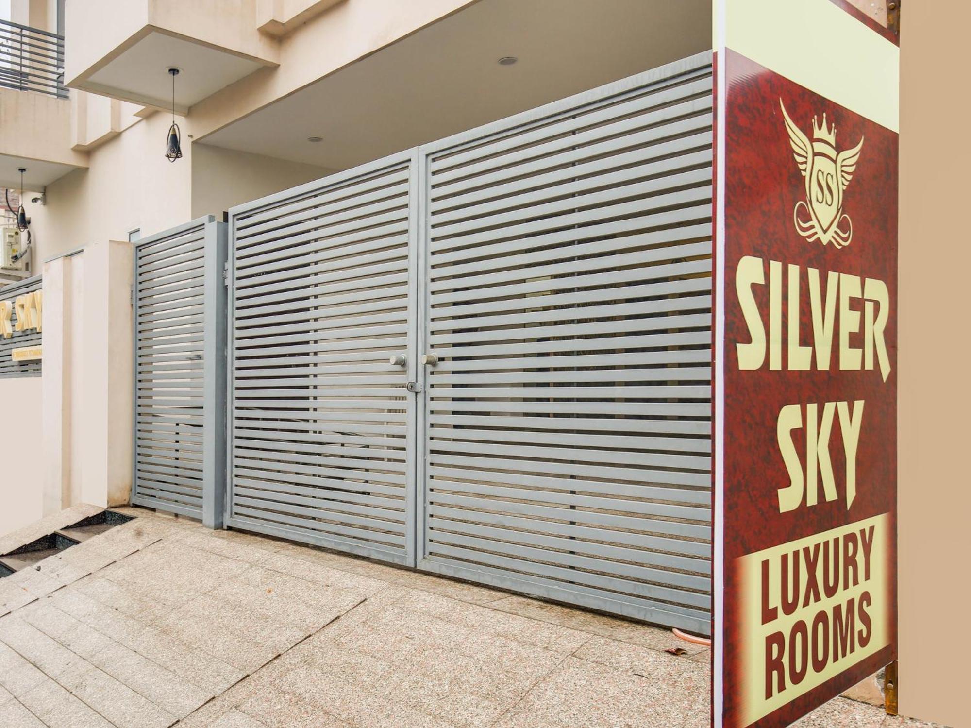 Hotel O Silver Sky Ludhiana Exteriör bild
