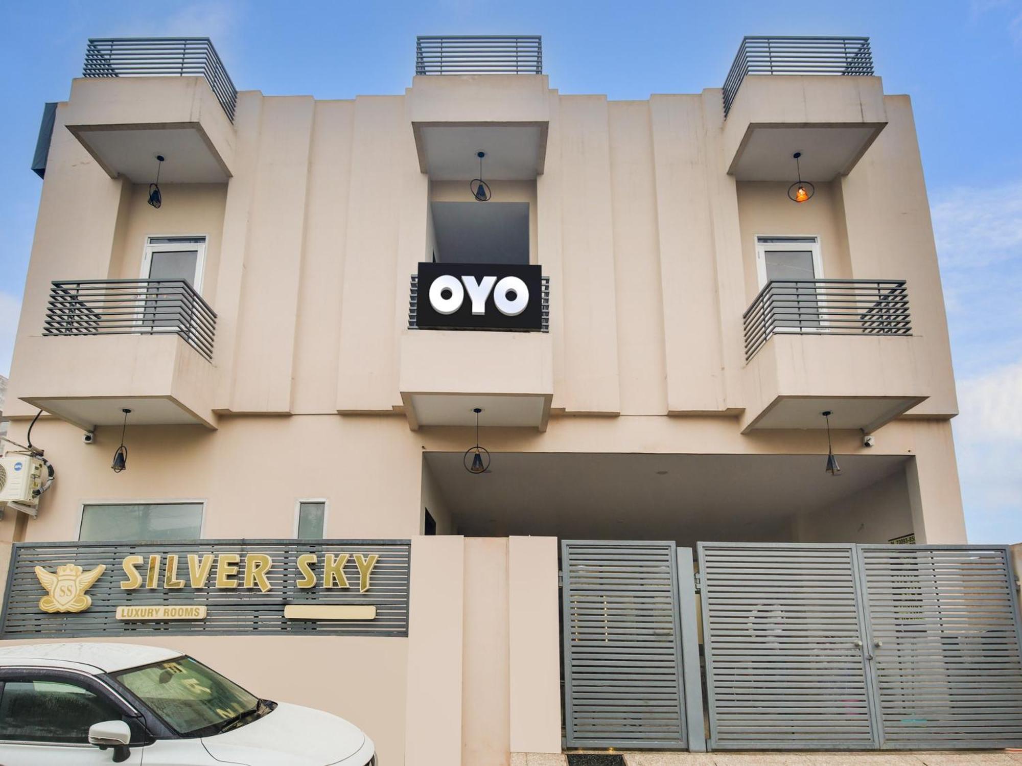 Hotel O Silver Sky Ludhiana Exteriör bild