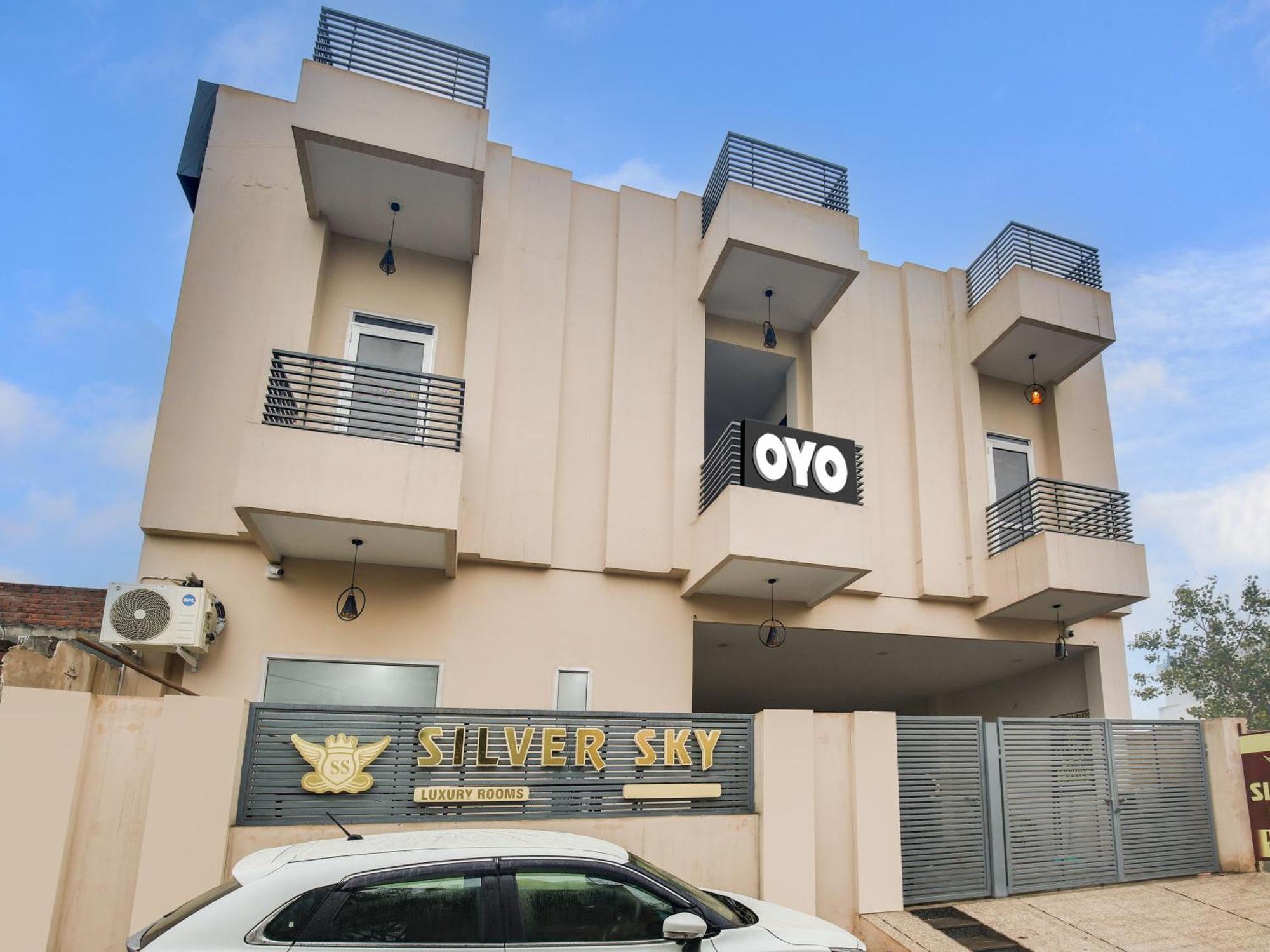 Hotel O Silver Sky Ludhiana Exteriör bild