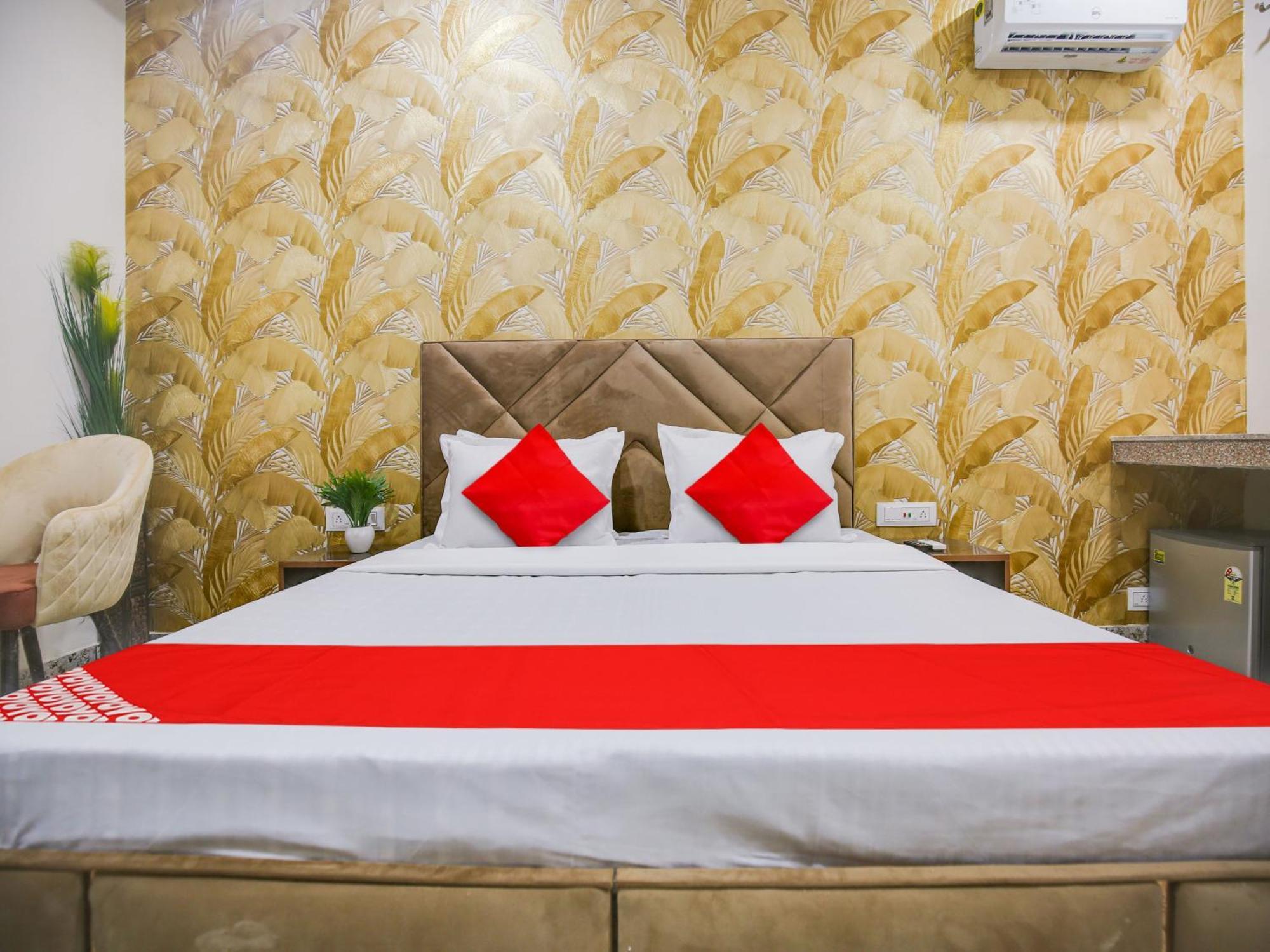 Hotel O Silver Sky Ludhiana Exteriör bild