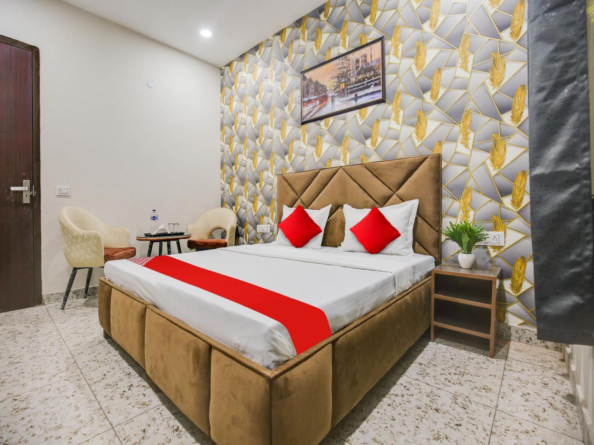 Hotel O Silver Sky Ludhiana Exteriör bild