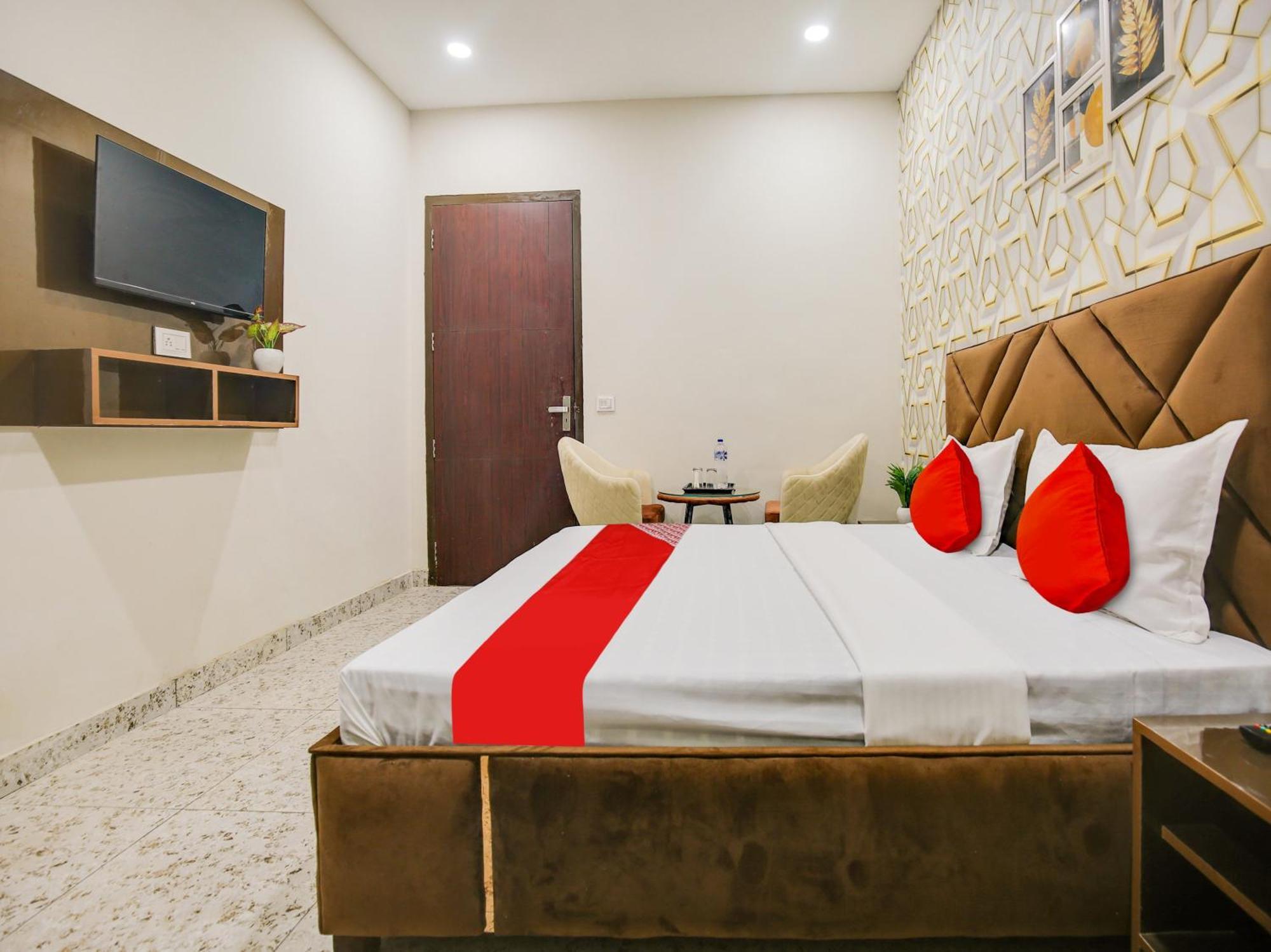 Hotel O Silver Sky Ludhiana Exteriör bild