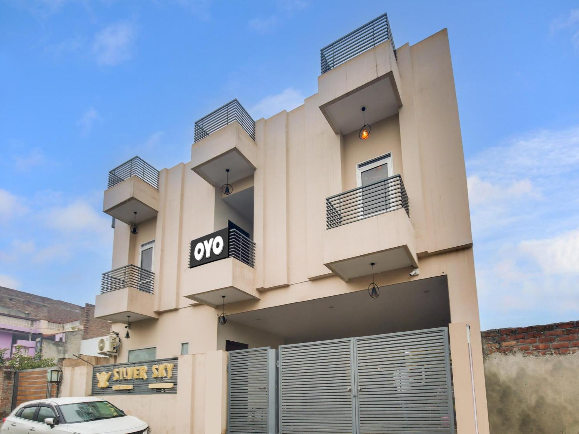 Hotel O Silver Sky Ludhiana Exteriör bild