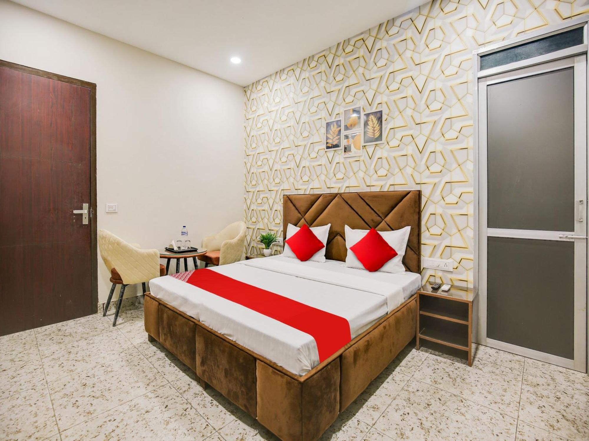Hotel O Silver Sky Ludhiana Exteriör bild